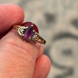 Elegant Gold and Amethyst Women's Ring, size 6.